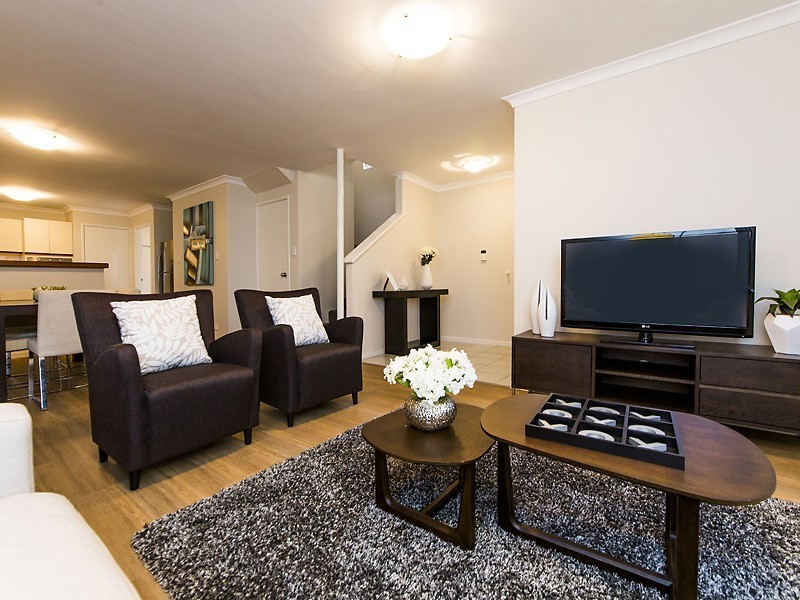 2/5 Bates Road, Innaloo WA 6018