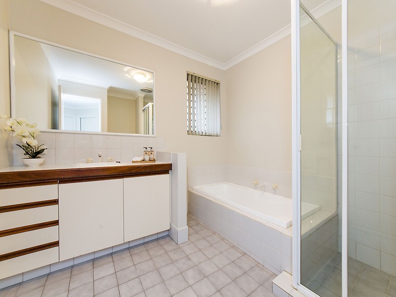 2/5 Bates Road, Innaloo WA 6018