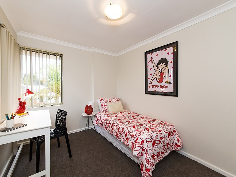 2/5 Bates Road, Innaloo WA 6018
