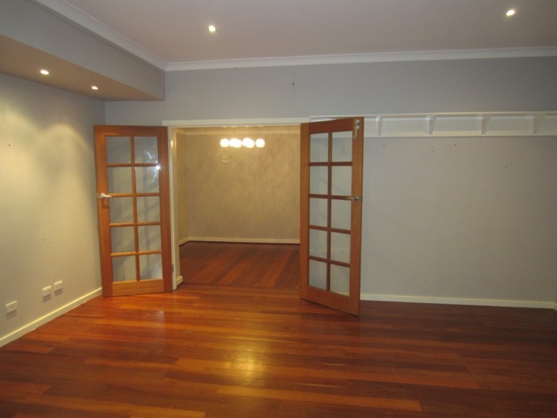 10 Grand Promenade, Bayswater WA 6053