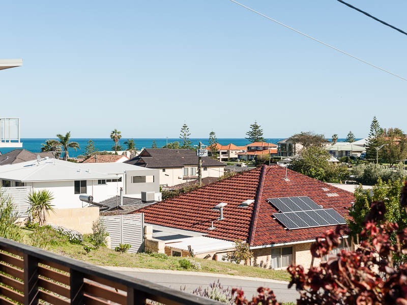 7 Joffre Road, Trigg WA 6029