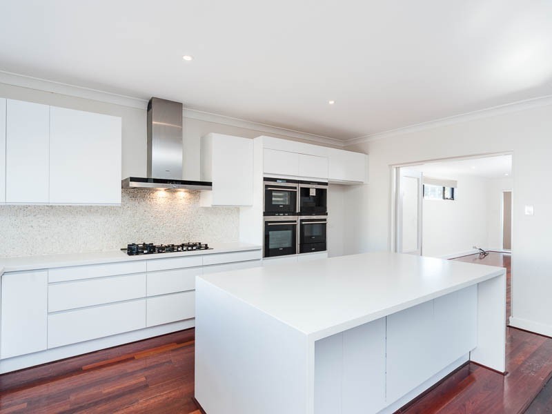 7 Joffre Road, Trigg WA 6029