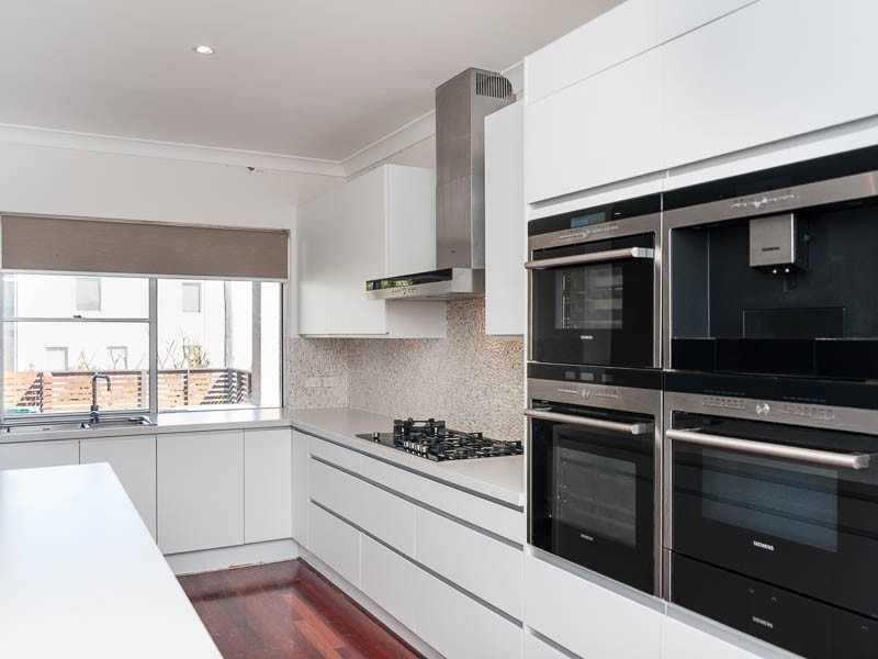 7 Joffre Road, Trigg WA 6029