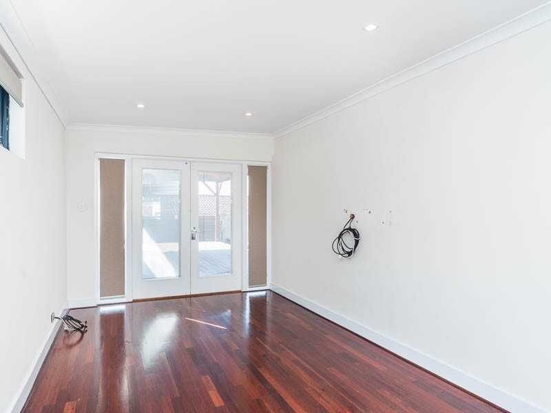 7 Joffre Road, Trigg WA 6029