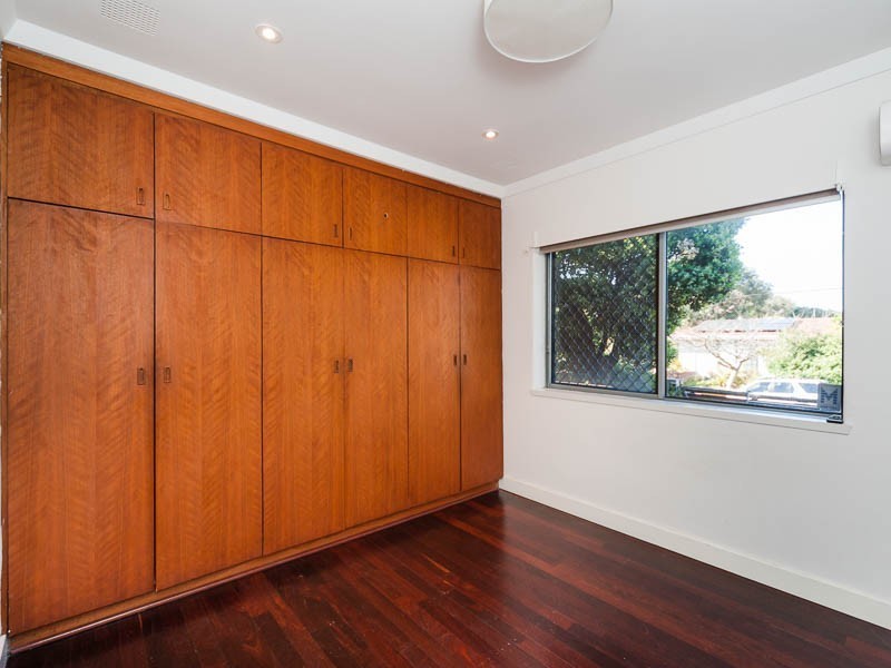 7 Joffre Road, Trigg WA 6029