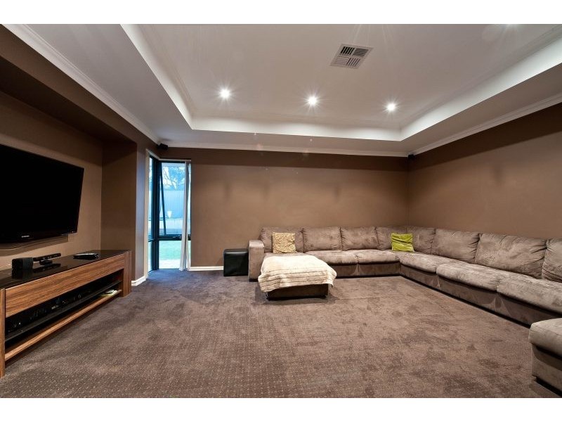 8 The Rise, Gwelup WA 6018