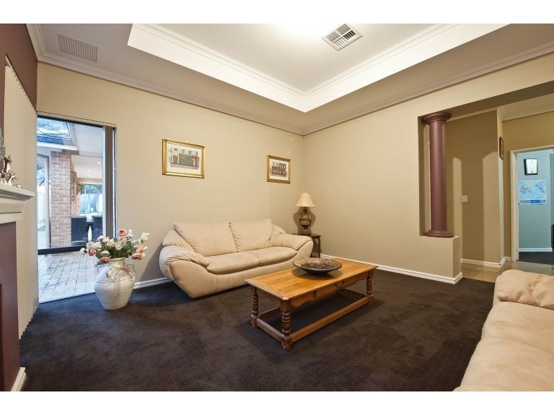 8 The Rise, Gwelup WA 6018