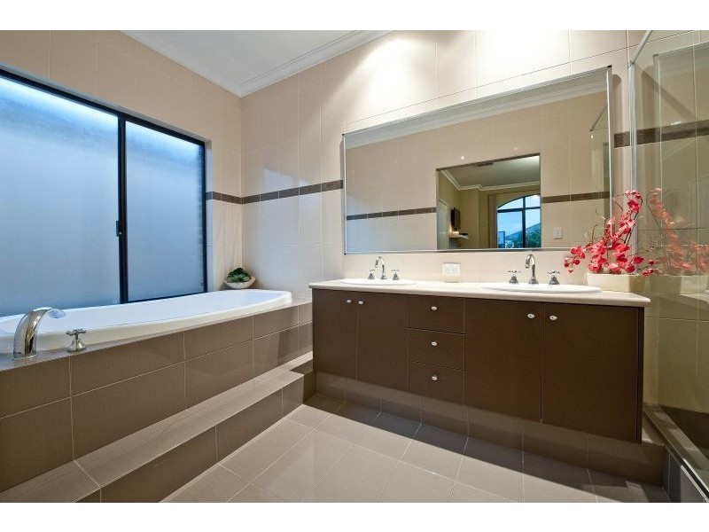 8 The Rise, Gwelup WA 6018