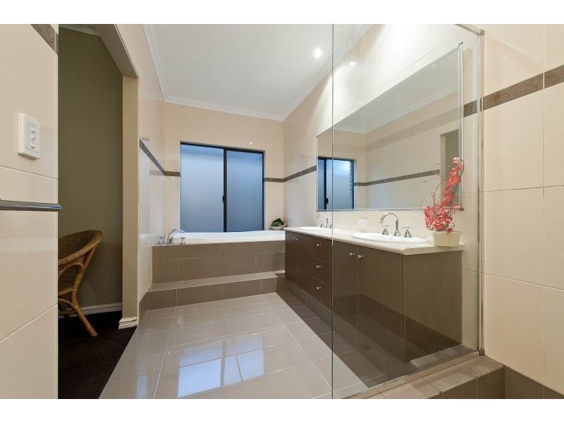 8 The Rise, Gwelup WA 6018