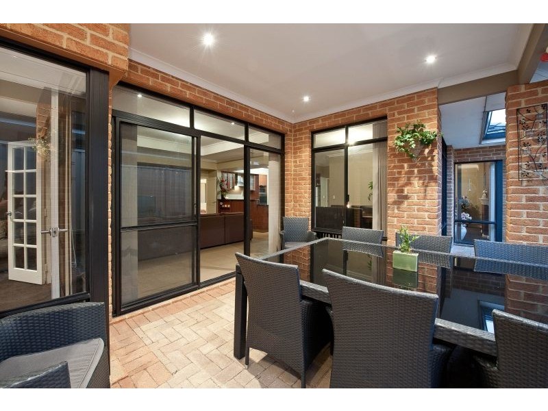 8 The Rise, Gwelup WA 6018