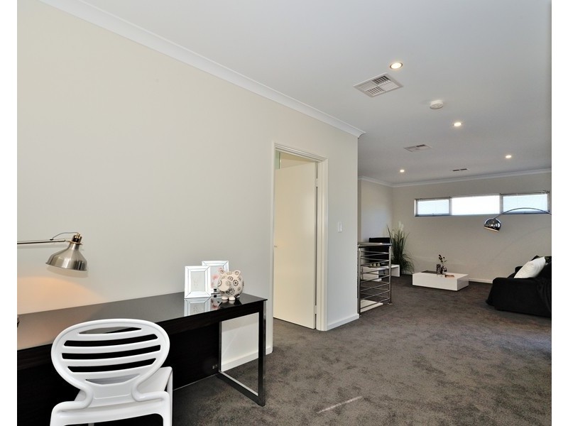 8b Donatti Road, Innaloo WA 6018