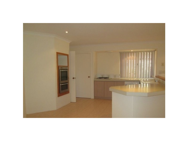 82 Kinross Drive, Kinross WA 6028