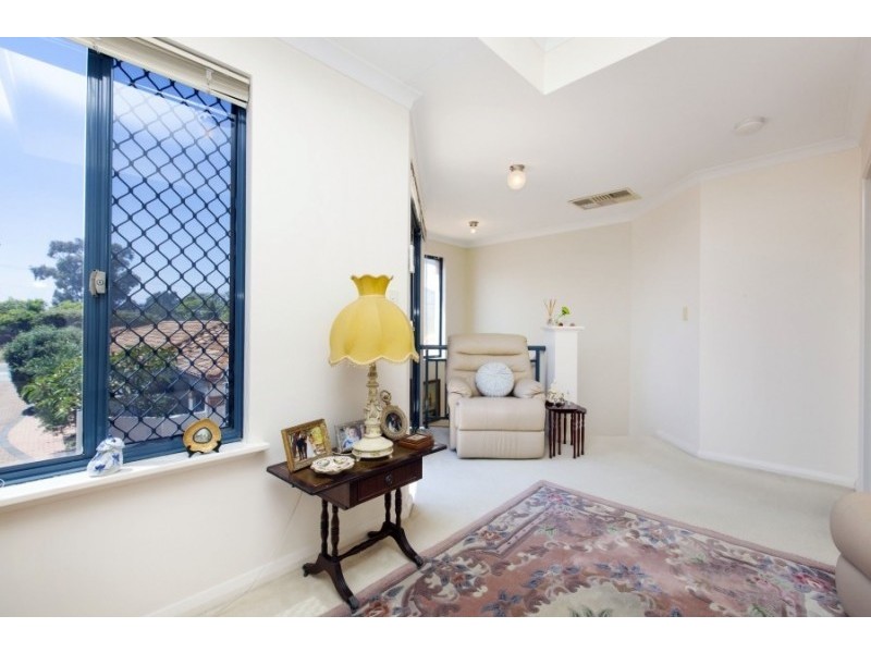 2/135 Alice Street, Doubleview WA 6018