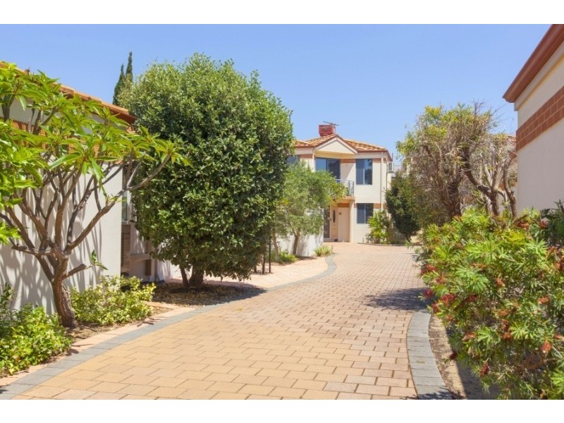 2/135 Alice Street, Doubleview WA 6018