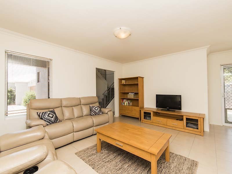 8A Dunster Road, Innaloo WA 6018