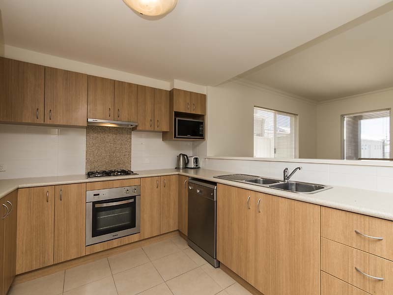 8A Dunster Road, Innaloo WA 6018
