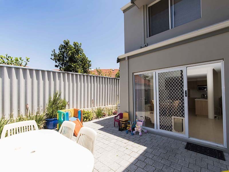 8A Dunster Road, Innaloo WA 6018