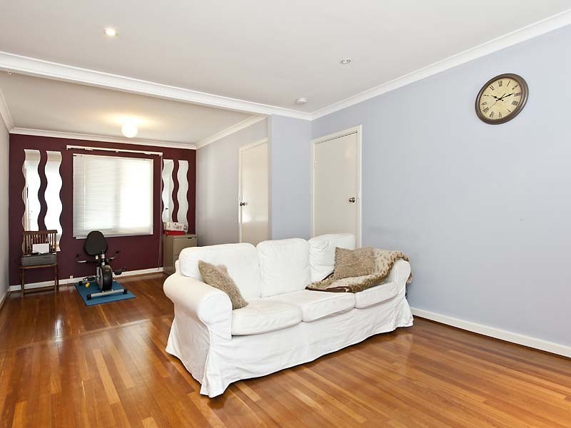 13F Calvert Way, Girrawheen WA 6064