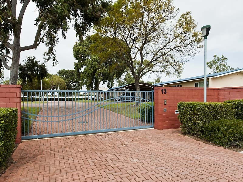 13F Calvert Way, Girrawheen WA 6064