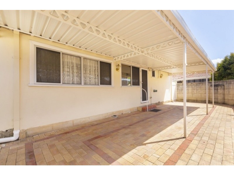 1/217 Treasure Road, Queens Park WA 6107