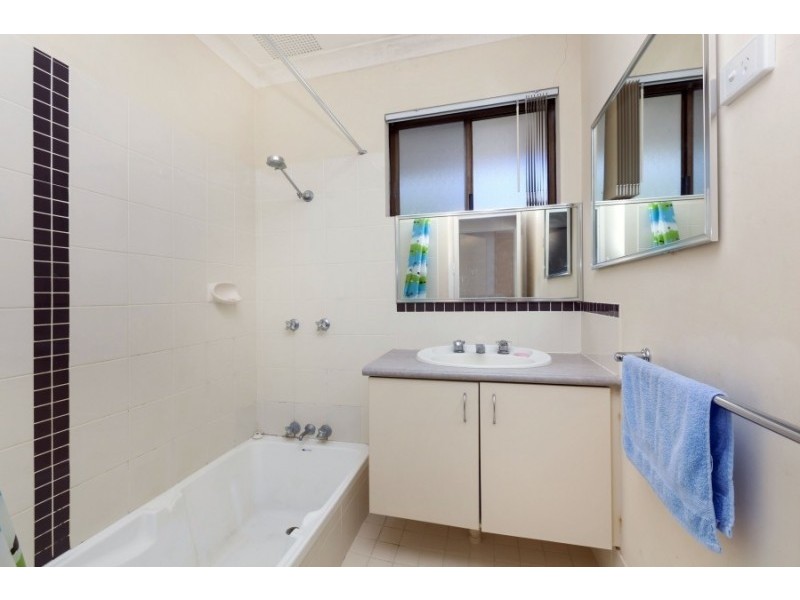 20E Roxwell Way, Girrawheen WA 6064