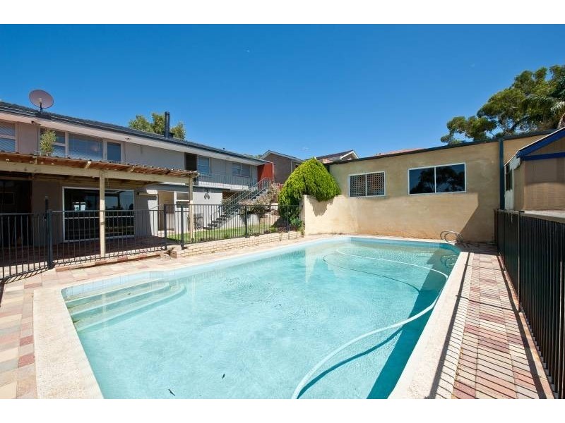 18 Coleman Way, Karrinyup WA 6018