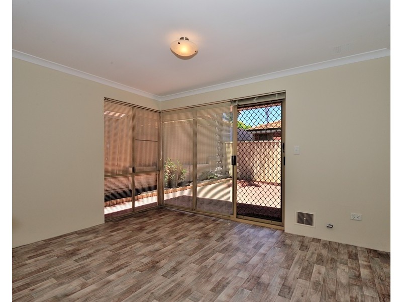 2/9 Bower Street, Doubleview WA 6018