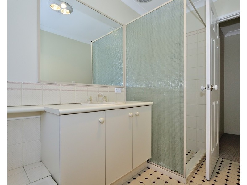 2/9 Bower Street, Doubleview WA 6018