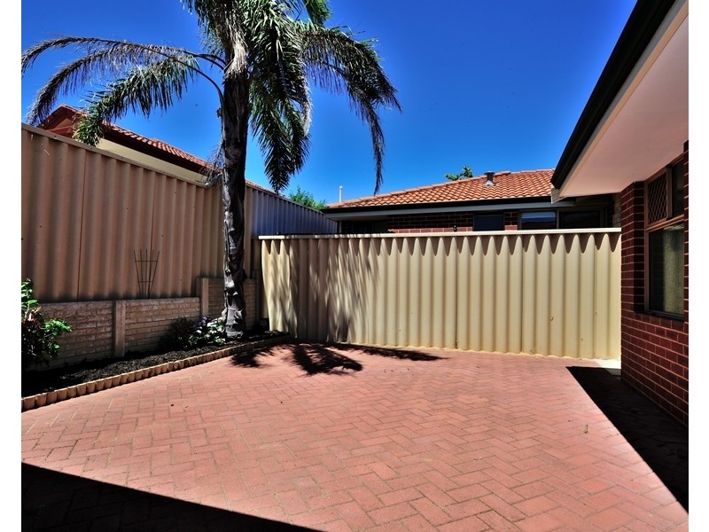 2/9 Bower Street, Doubleview WA 6018