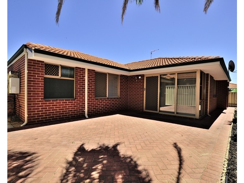 2/9 Bower Street, Doubleview WA 6018