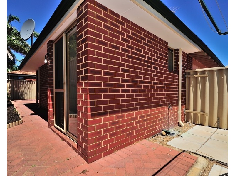 2/9 Bower Street, Doubleview WA 6018