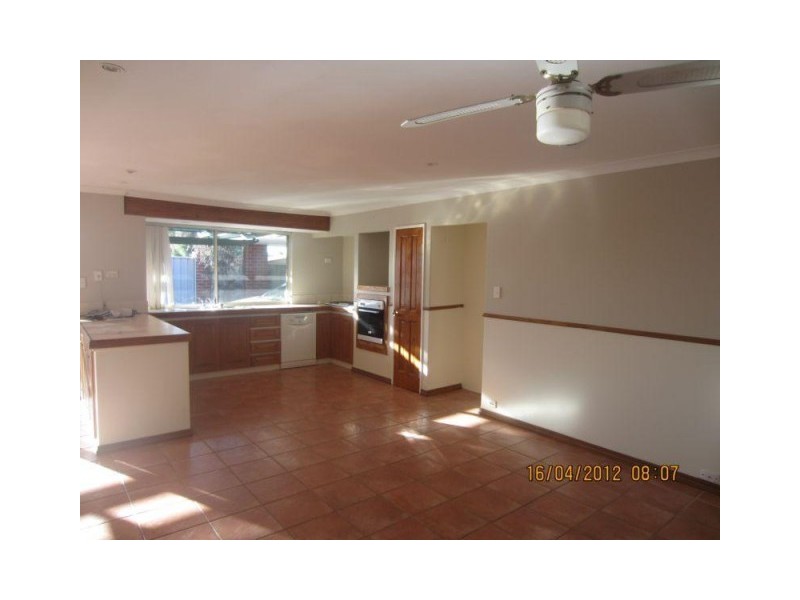 42 Midlothian Crescent, Kinross WA 6028