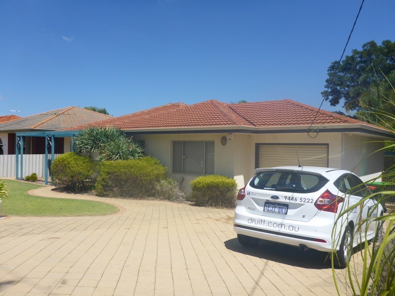 11 Hugo Street, Stirling WA 6021