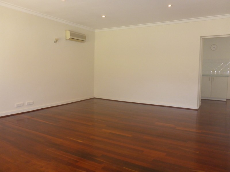 11 Hugo Street, Stirling WA 6021