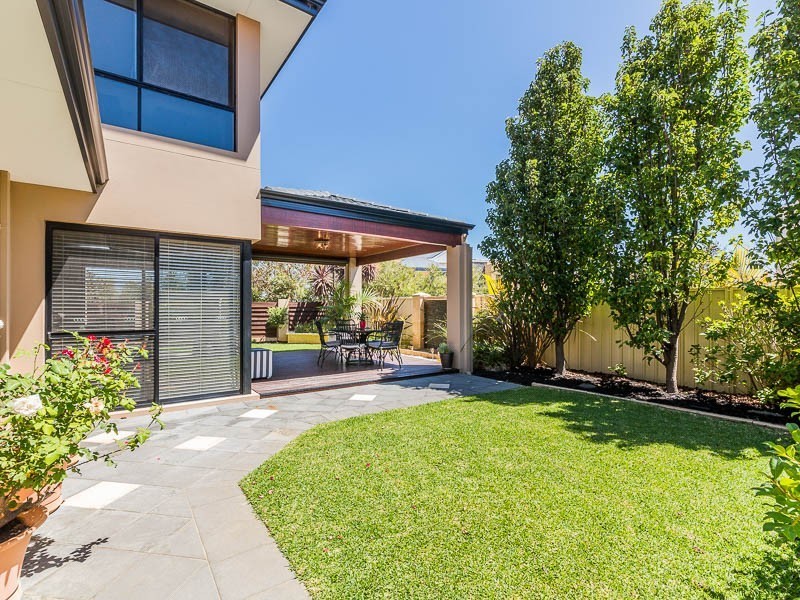 18 Ambergate Street, Karrinyup WA 6018