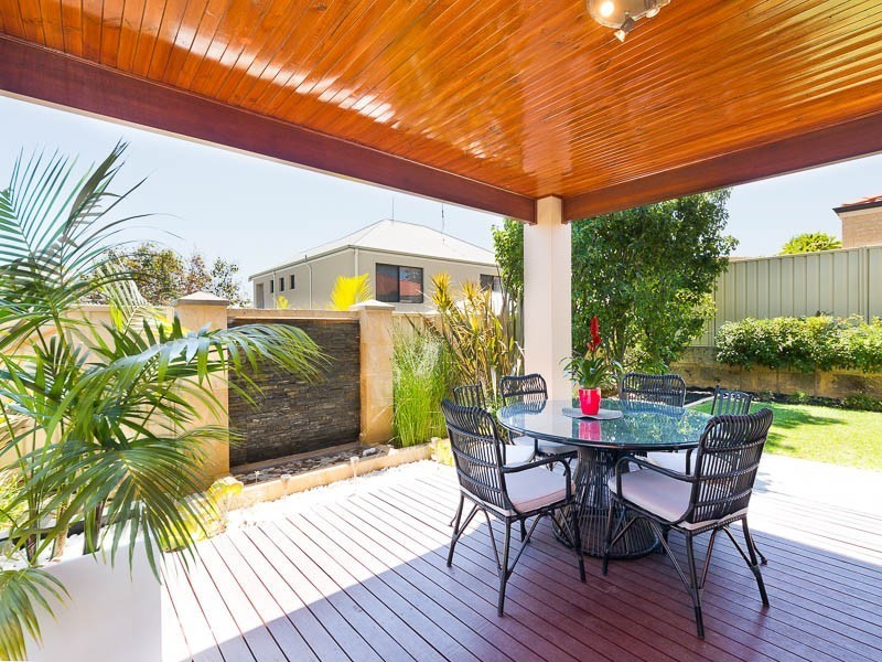 18 Ambergate Street, Karrinyup WA 6018