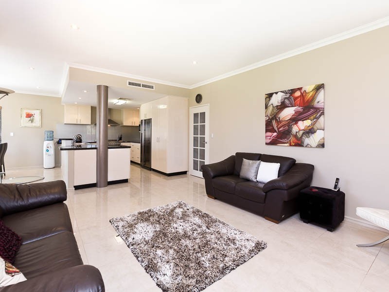 18 Ambergate Street, Karrinyup WA 6018