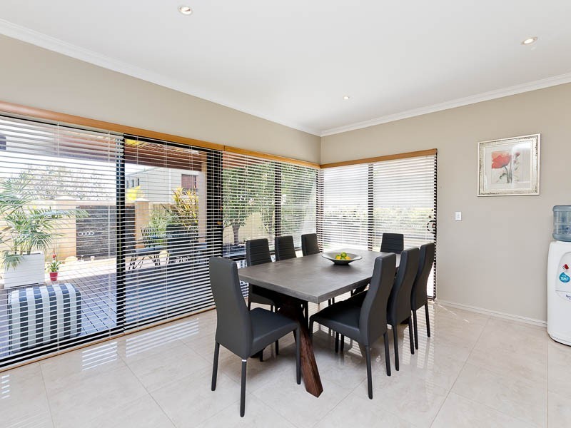 18 Ambergate Street, Karrinyup WA 6018