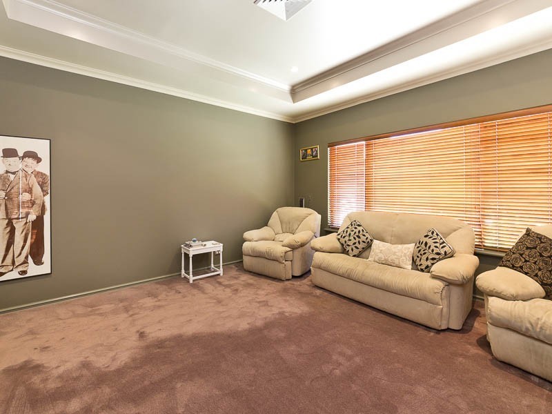 18 Ambergate Street, Karrinyup WA 6018