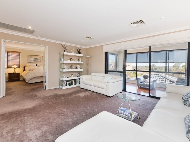 18 Ambergate Street, Karrinyup WA 6018