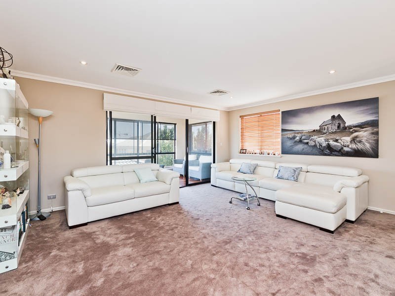 18 Ambergate Street, Karrinyup WA 6018