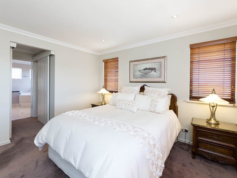 18 Ambergate Street, Karrinyup WA 6018