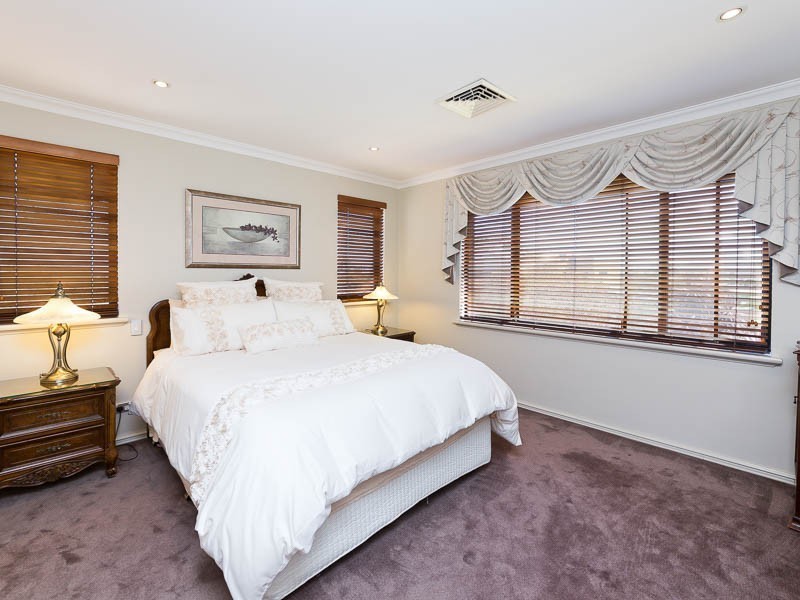 18 Ambergate Street, Karrinyup WA 6018