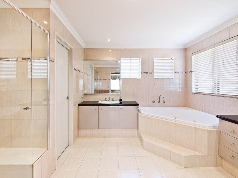 18 Ambergate Street, Karrinyup WA 6018