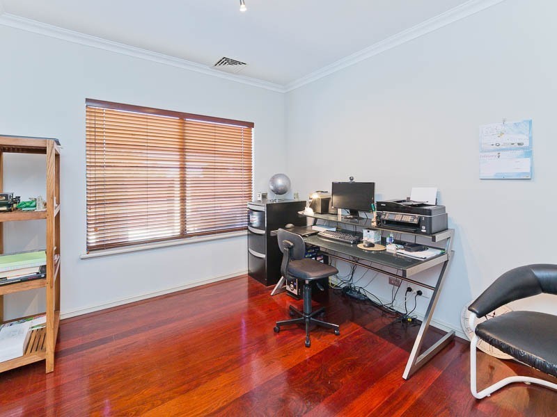 18 Ambergate Street, Karrinyup WA 6018