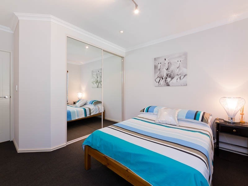 18 Ambergate Street, Karrinyup WA 6018