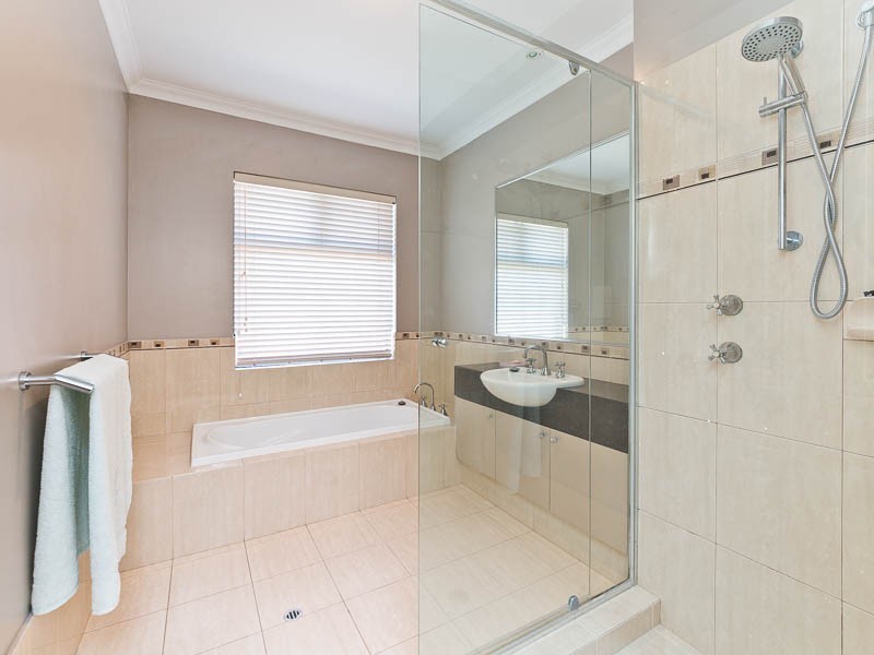 18 Ambergate Street, Karrinyup WA 6018