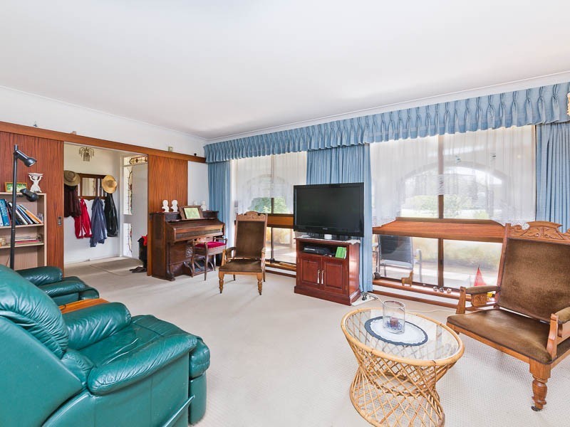 38 Dempster Road, Karrinyup WA 6018