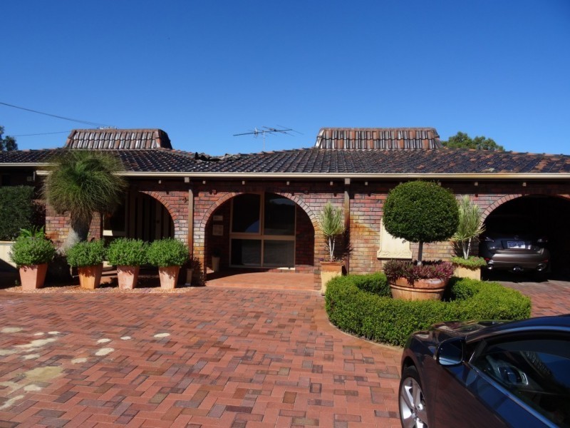 42 Dempster Road, Karrinyup WA 6018