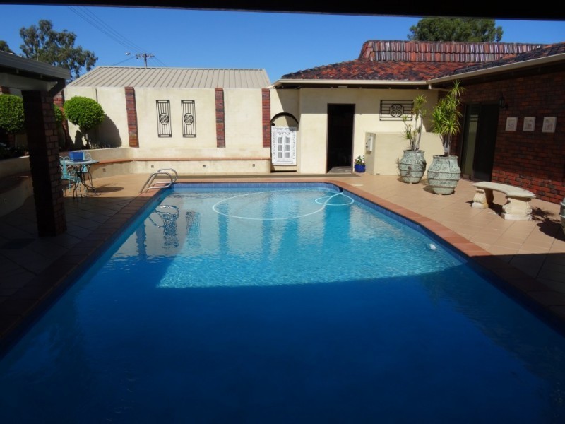 42 Dempster Road, Karrinyup WA 6018